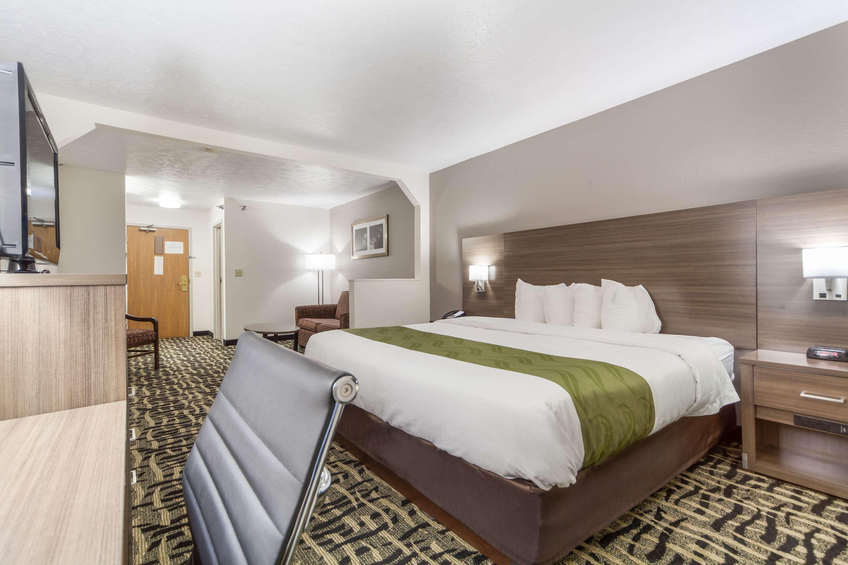 Quality Inn & Suites West Omaha - Ne Linclon Exterior photo