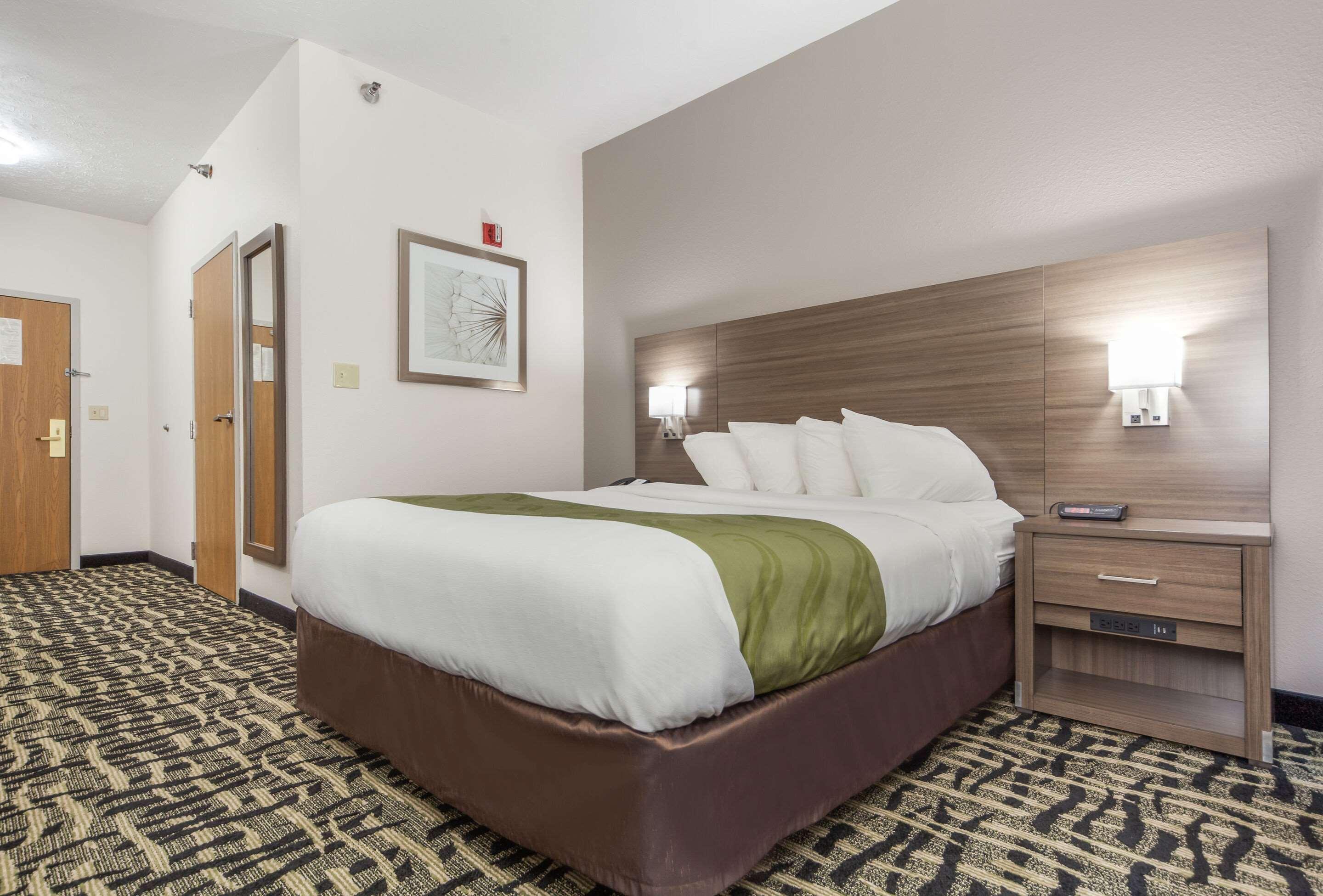 Quality Inn & Suites West Omaha - Ne Linclon Exterior photo
