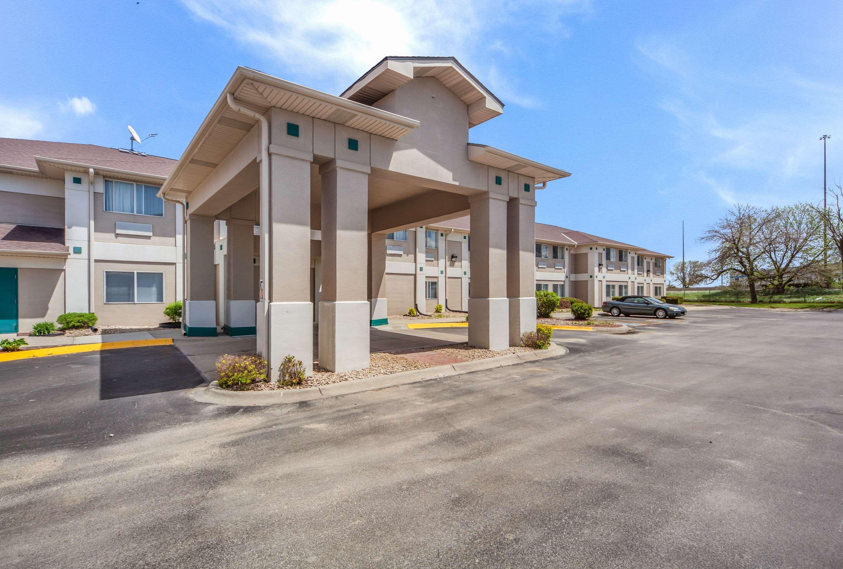 Quality Inn & Suites West Omaha - Ne Linclon Exterior photo