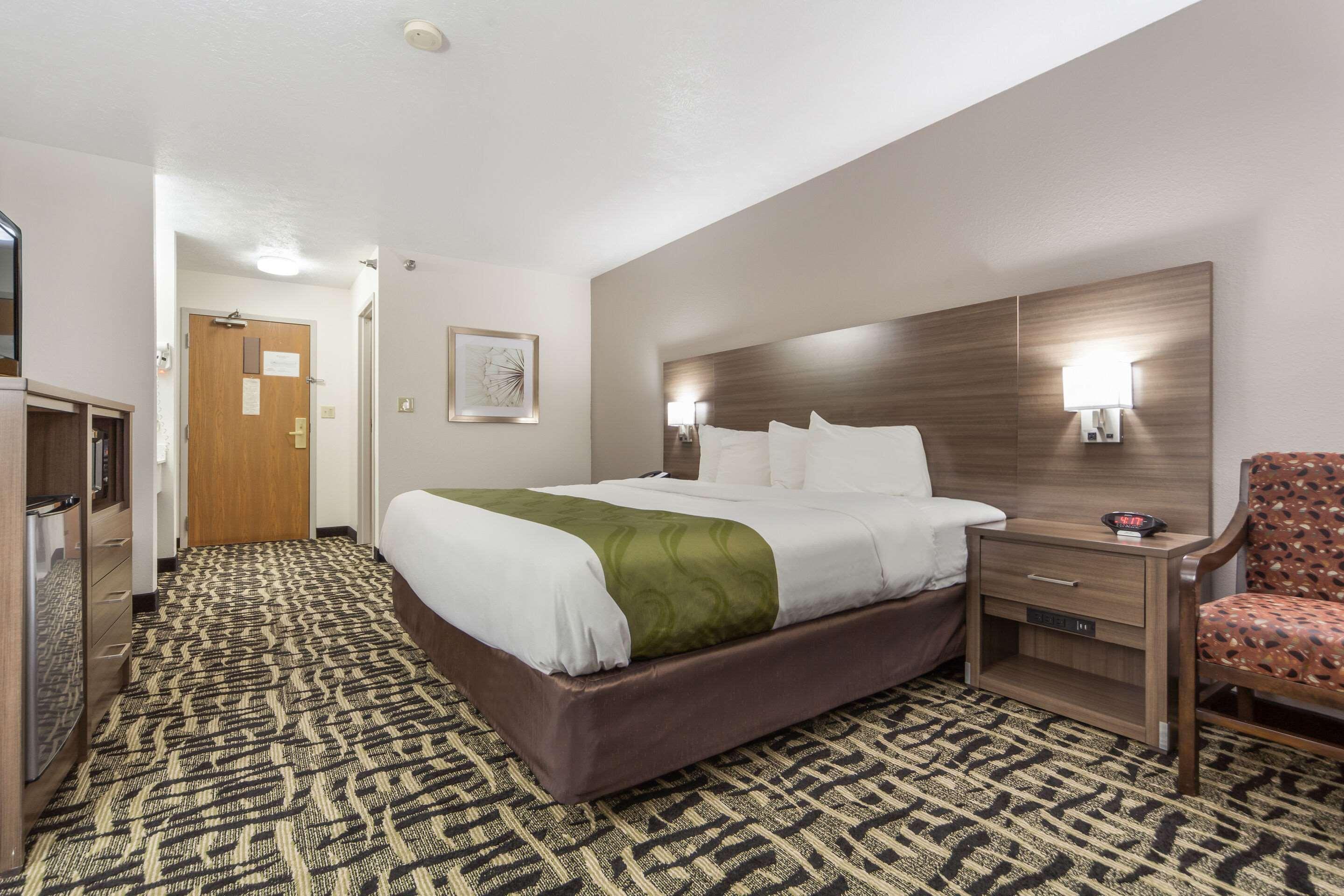 Quality Inn & Suites West Omaha - Ne Linclon Exterior photo