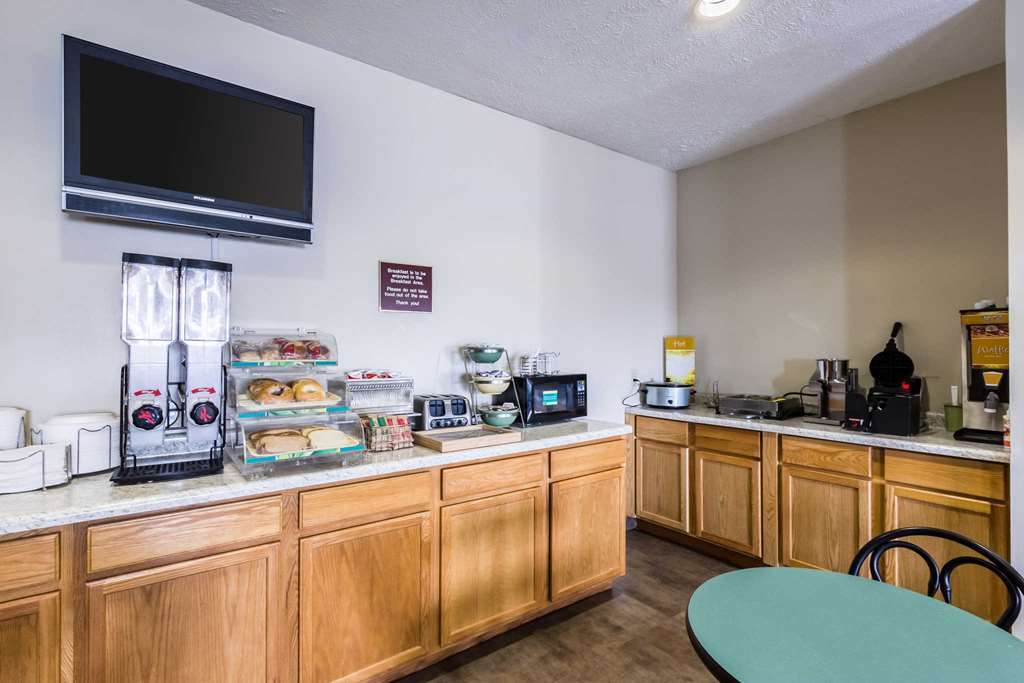 Quality Inn & Suites West Omaha - Ne Linclon Restaurant photo