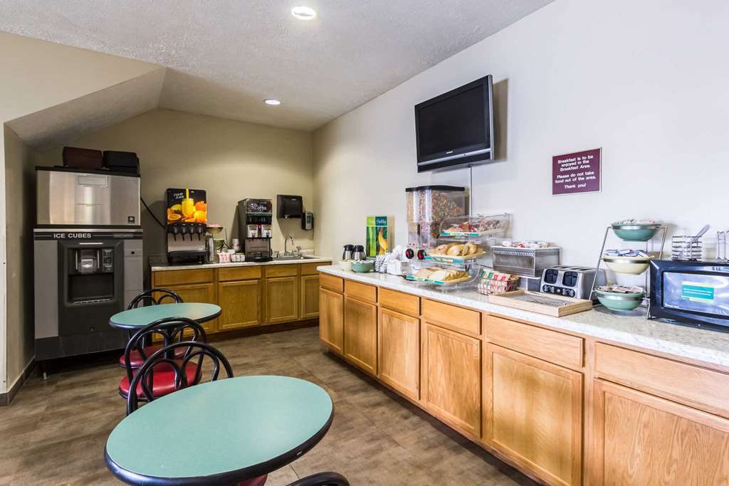 Quality Inn & Suites West Omaha - Ne Linclon Restaurant photo